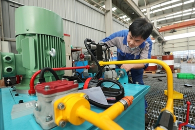 企業按下&ldquo;快進鍵&rdquo; 開足馬力忙生產